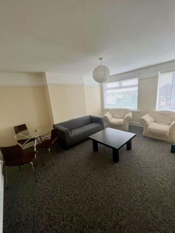 3 bedroom apartment to rent - Photo 4