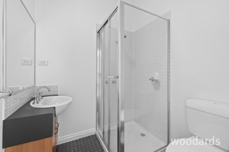 PRECIOUS GEM WITH A COURTYARD - Photo 3