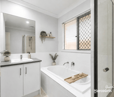 COSY & CLOSE TO EVERYTHING - YARRABILBA - Photo 6