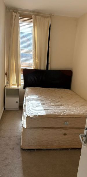 Room in a Shared Flat, Nottingham Road, NG7 - Photo 1
