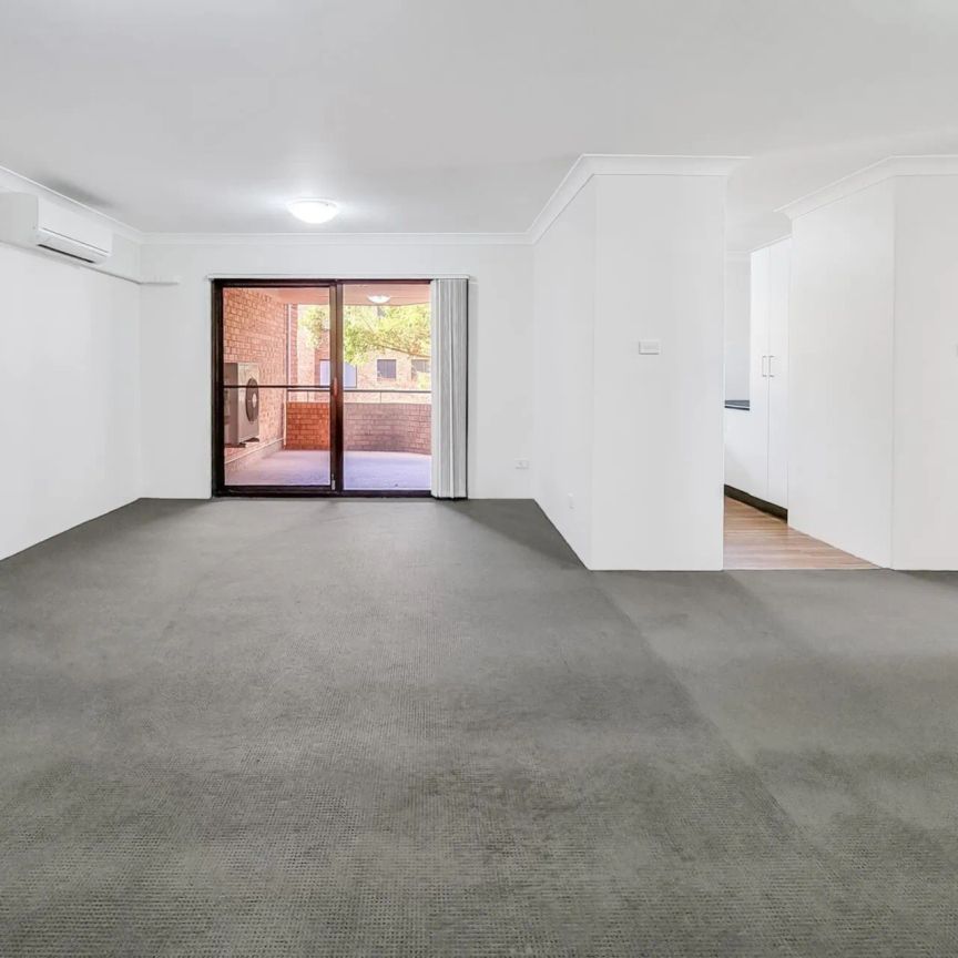 RENOVATED 2 BEDROOM UNIT WITH SPLIT AIR CONDITIONER - Photo 1