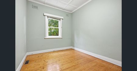 Large 4-Bedroom Home - Photo 4