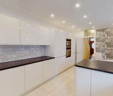 4 bedroom terraced house to rent - Photo 5