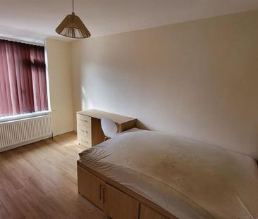 5 bedroom house to rent - Photo 2