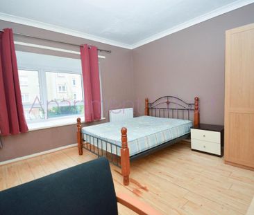 1 bedroom in a flat share to rent - Photo 3