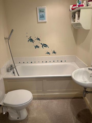 1 bedroom in a house share to rent - Photo 4