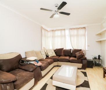 4 bedroom semi-detached house to rent - Photo 1