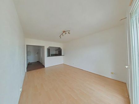Location Appartement 2 pièces 48m² ROMANS SUR ISERE 26100 - Photo 2
