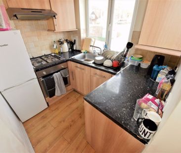 3 bedroom Flat in Woodhouse Street, Leeds - Photo 2