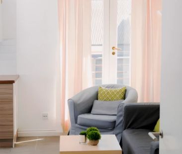 Standard Plus – 3 Bed Flat - Photo 1