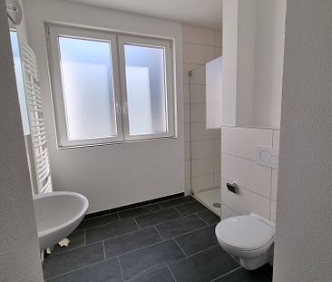 Top saniertes 2 Zimmer Loft mit großer Terrasse im Frauenland - Photo 2