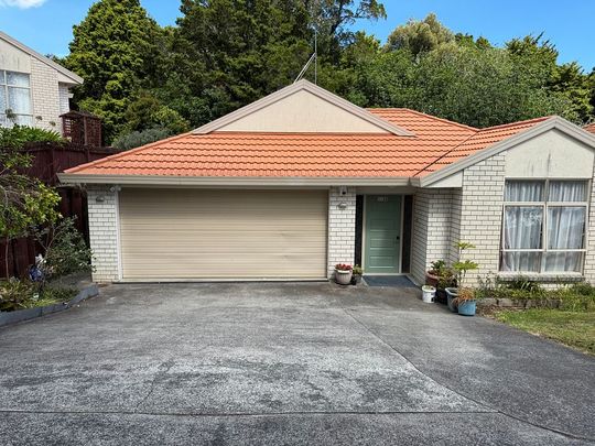 Stunning 4-Bedroom Residence in Desirable Goodwood - Photo 1