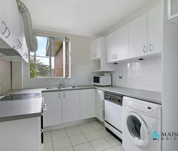 Stunning 2 Bedroom Unit Close to Meadowbank Train Station - Photo 2