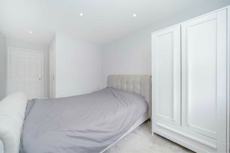 Bampton Drive, NW7, London - Photo 2