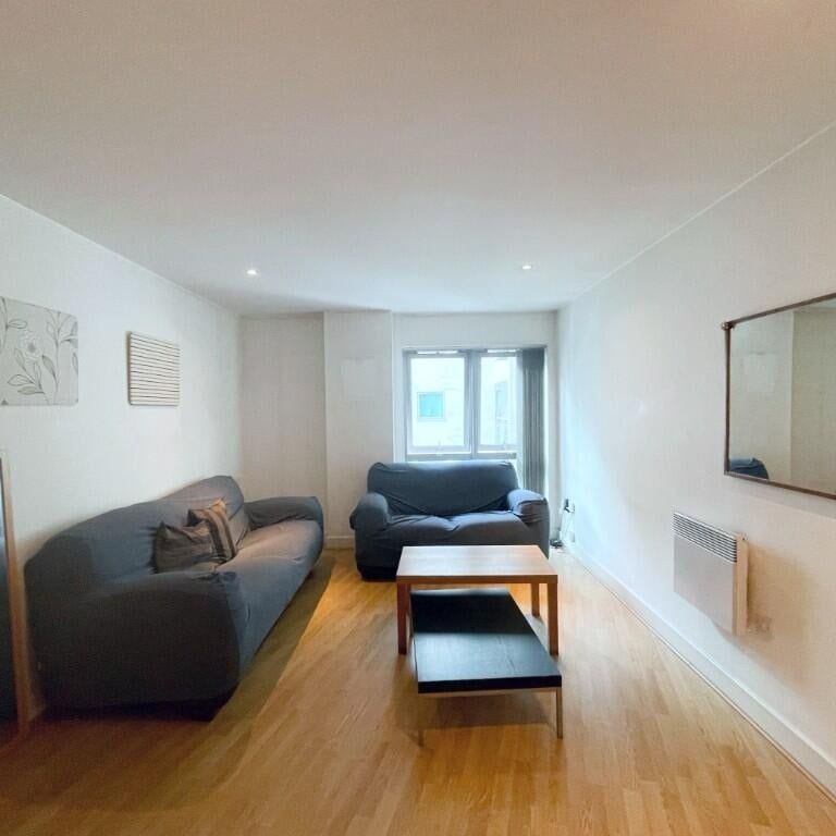 Room in a Shared Flat, Orion Building, B5 - Photo 1