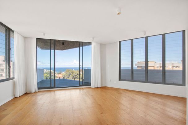 Stunning Ocean-View Apartment in the Heart of Bondi - Photo 1