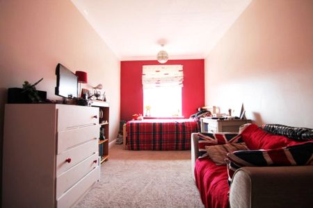 4 bedroom house to rent George V Avenue, Worthing, BN11 - Photo 4