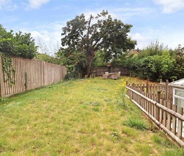 4 bedroom semi-detached house to rent - Photo 4