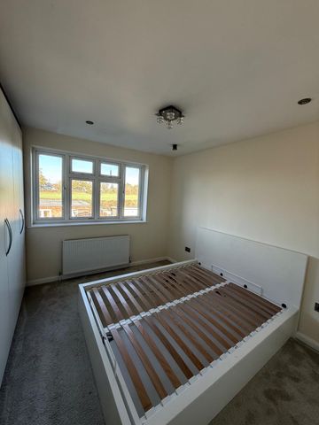 St. Marys Avenue North, Greater London, UB2 - Photo 4