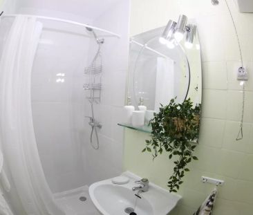 Room in a shared 5-bedroom apartment for rent in Aluche, only Males - Photo 6
