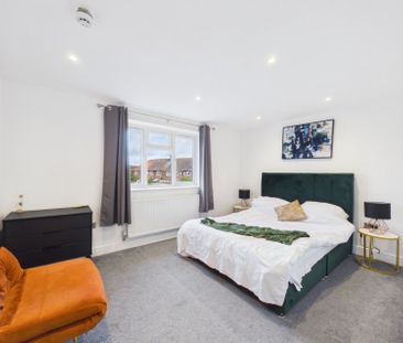 Desford Way, Ashford, Surrey,TW15 - Photo 2