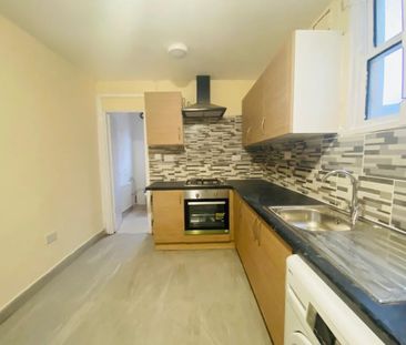 4 Bed Terraced House, Harrow Road, IG11 - Photo 5