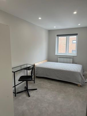 Room in a Shared Flat, Nether Street, N3 - Photo 1