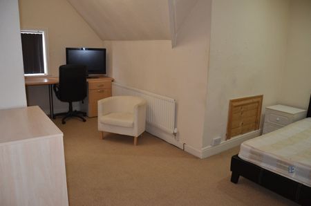 5 Bed Semi-Detached House, Marlborough Road, CV2 - Photo 3