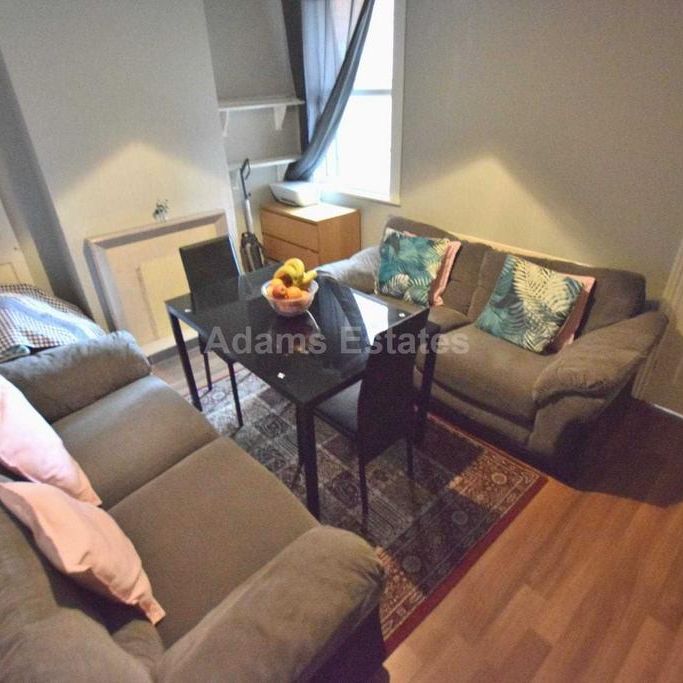 4 bedroom terraced house to rent - Photo 1