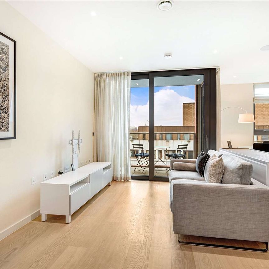 Very impressive 7th floor 2 bedroom, 2 bathroom apartment in a highly desirable modern development, situated just 0.2 miles (approx) from St. James Park Station with 24/7 concierge. - Photo 1