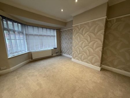 4 bedroom House To Let - Photo 2