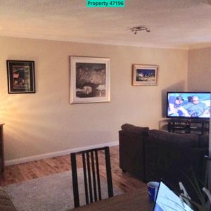 2 bedroom mews to rent - Photo 2