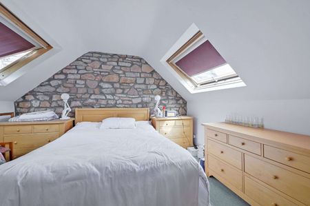 A beautifully presented, fully furnished two-bedroom top-floor apartment, combining character, contemporary loft-style living and exceptional proportions, with stunning views to the rear. - Photo 4
