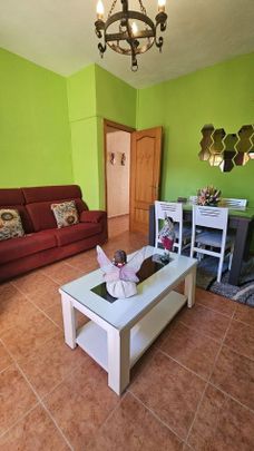 Alquiler de piso en Calle Cabo de Gata - Photo 1