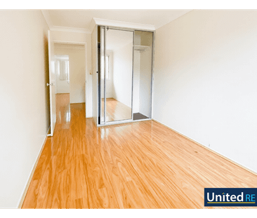 Three Bedroom Town House - Close to Amenities - Photo 1