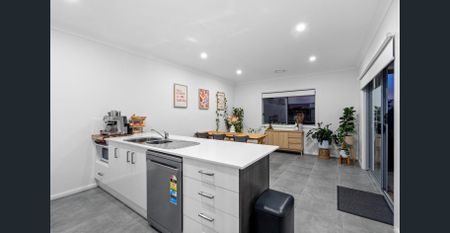 4 BEDROOMS IN THE GRANGE ESTATE - Photo 4