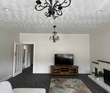 Beautiful Three-Bedroom Home in Prime Location! - Photo 1