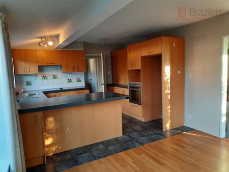 48 Karnak Crescent, Russley - Photo 2