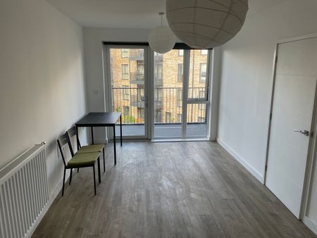 1 Bed Flat, Vousden Grove, SE28 - Photo 2
