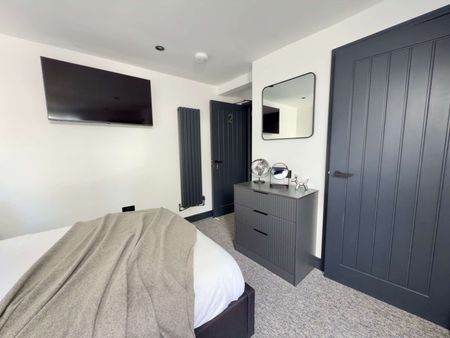 Brand-New All-Ensuite Urban Luxury House-Share - Photo 5
