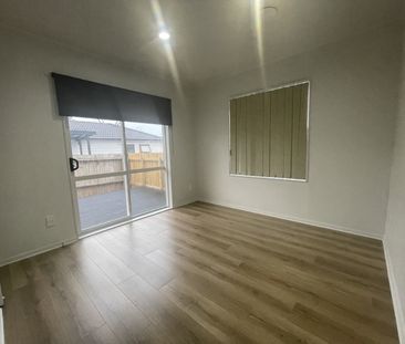 Fully renovated single level 4 Bedroom home - Photo 2