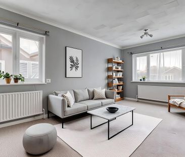 3 bedroom semi-detached bungalow to rent - Photo 1