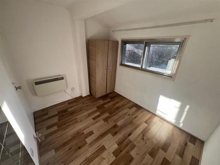 3 bedroom flat to rent - Photo 3
