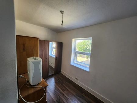 1 Bed Flat, Mansfield Road, IG1 - Photo 2