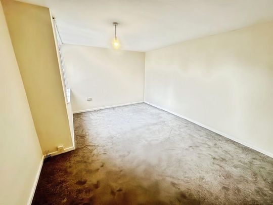 4 bedroom end of terrace house to rent - Photo 1