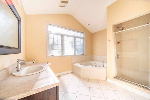 For Lease - 46 St Helen's Place, Meadowlands - Crestview and Area, Ontario - Photo 1