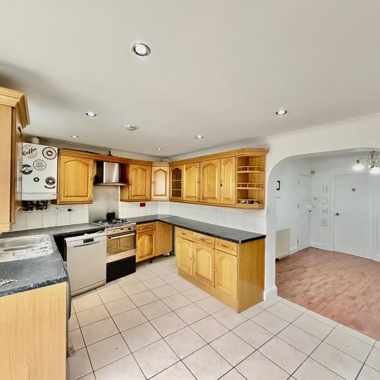 5 bedroom apartment to rent - Photo 1