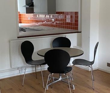 3 Bed Maisonette, Vickery Court, EC1V - Photo 2