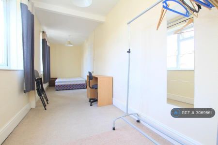 5 bedroom terraced house to rent - Photo 5