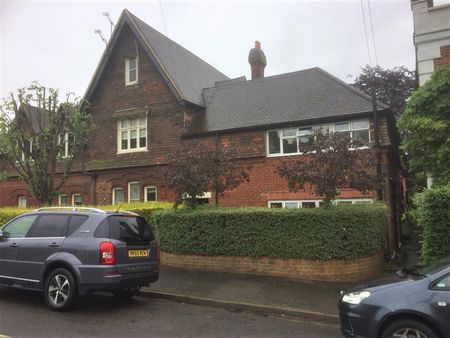 Godalming One Bedroom Flat to Let - Photo 2